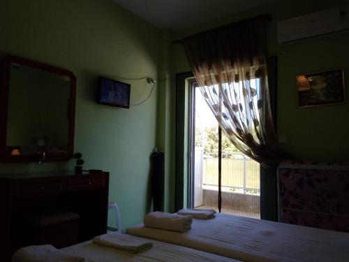 Postel nebo postele na pokoji v ubytování Rooms To Let Giannis
