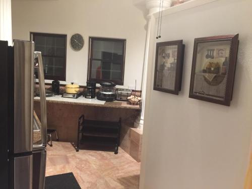 Entire Second Flr - Santa Monica Luxury Roman Villa photo 49