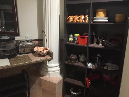 Entire Second Flr - Santa Monica Luxury Roman Villa photo 48