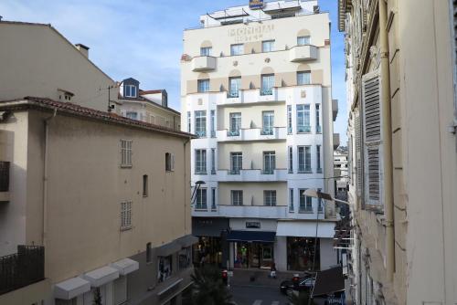 Viva Riviera - 5 Rue Commandant André