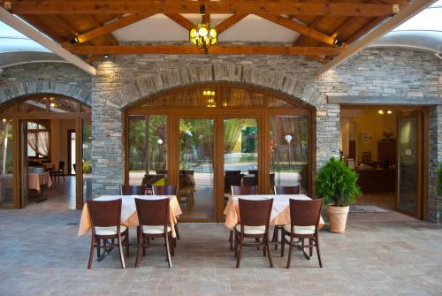 a patio with a table and chairs in a building at Yannis Hotel in Krinídhes
