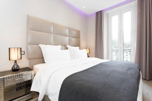 1 bedroom in front of the Palais!