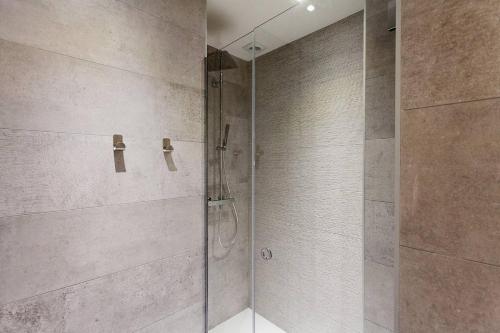 Marriott- Croisette: Superb 3 bedrooms/ 3 bathsにあるバスルーム