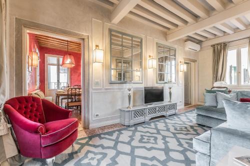 A seating area at Ca' Dell'Opera Terrace - Dimora Italia -