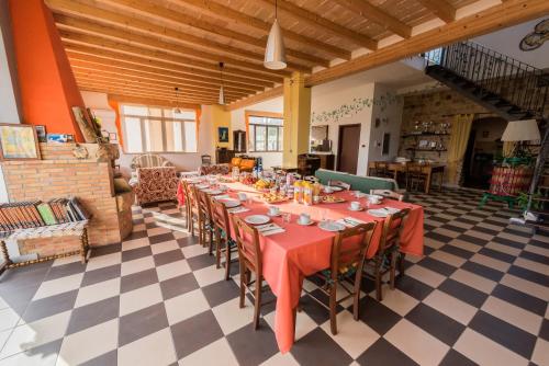 Reštaurácia alebo iné gastronomické zariadenie v ubytovaní La Casa Rossa Country House