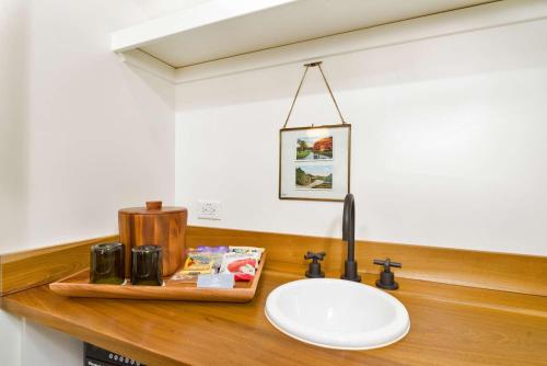 Gambar di galeri bagi The Surfjack Hotel & Swim Club di Honolulu
