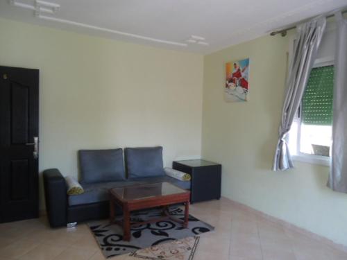 a living room with a couch and a coffee table at Hotel Azul Palace in Sidi Yahia el Gharb