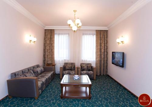 Hotel Russiaにあるテレビまたはエンターテインメントセンター