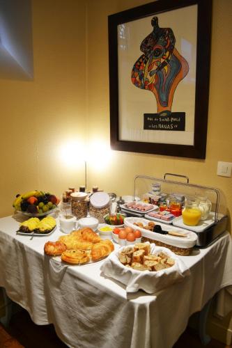 Comida en o cerca de este hotel