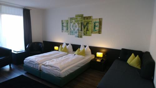 Giường trong phòng chung tại Hotel Deutschherrenhof