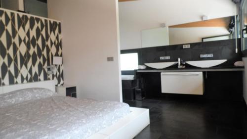 Giường trong phòng chung tại VILLA DEL BOSQUE