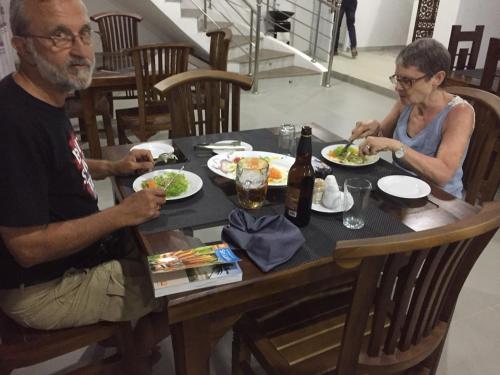 a man and woman sitting at a table eating food at Hotel Mount Castle in Hatton