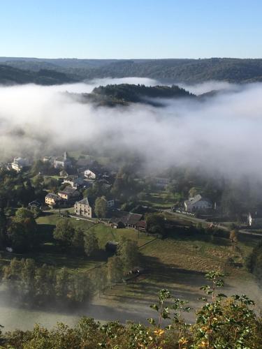  La Petite Passerelle à Mouzaive -  Room  picture :   Tea/Coffee maker    Shower    TV                           
