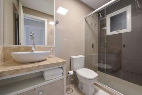 Ένα μπάνιο στο Centro de Canela Apartamento Lindo