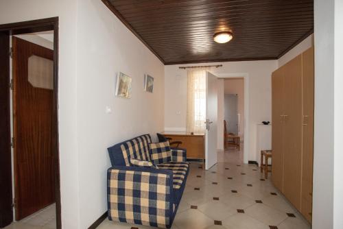 a living room with two chairs and a table at The Villa of the Winds in Néa Kíos