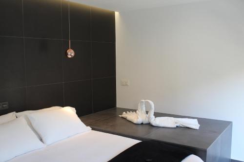 a bedroom with a bed and a table with towels at Salamanca Suites Libertad in Salamanca