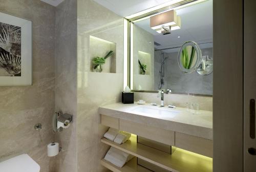 Un baño de The Royal Garden