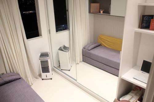 a small room with a mirror and a bed at Apartamento Emaús in Parnamirim