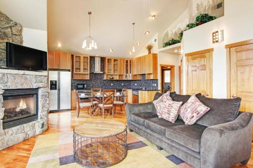 Kuchyň nebo kuchyňský kout v ubytování Mount Cairns 16A Condo