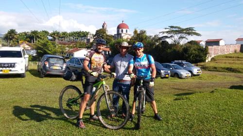 a group of three people standing with their bikes at El Portal De Don Luis in Guadalupe