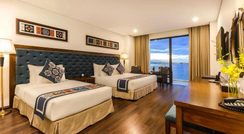 Postel nebo postele na pokoji v ubytování Balcona Hotel Da Nang