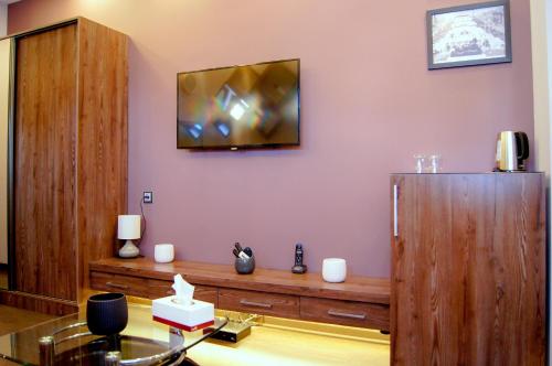  Moscow Boutique Hotel -  Chambre  photo :   Tea/Coffee maker    Minibar    Shower                           