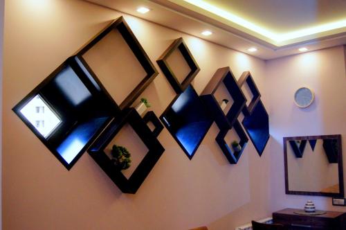  Moscow Boutique Hotel -  Chambre  photo :   Tea/Coffee maker    Minibar    Shower                           