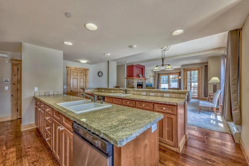 Η κουζίνα ή μικρή κουζίνα στο R101 Timber Ridge