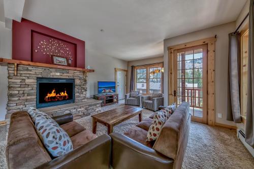 Χώρος καθιστικού στο R101 Timber Ridge