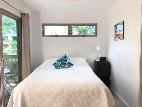 a bedroom with a bed and a window at Beach Side Studio by Shark's Cove in Haleiwa