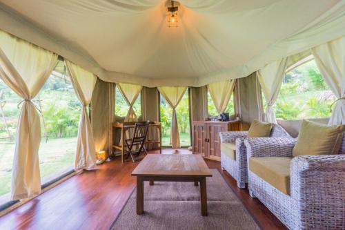 Χώρος καθιστικού στο 9 Hornbills Tented Camp