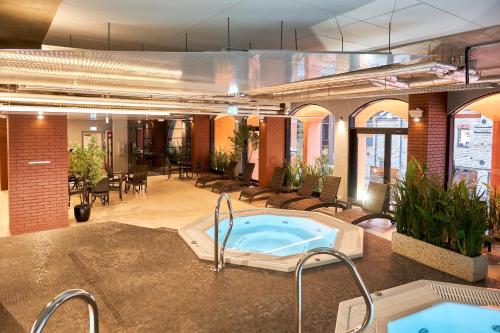 Bazén v ubytování Metropol Spa Hotel nebo v jeho okolí