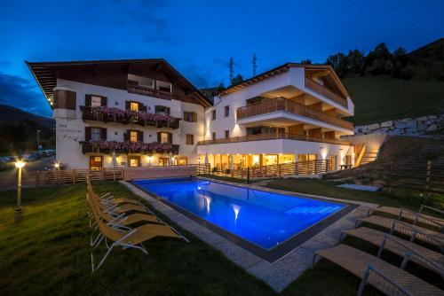 Bazén v ubytování Hotel Restaurant Schaurhof nebo v jeho okolí