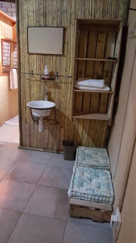 Phòng tắm tại Nxabii Cottages