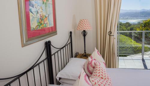 Кровать или кровати в номере Headlands House Guest Lodge