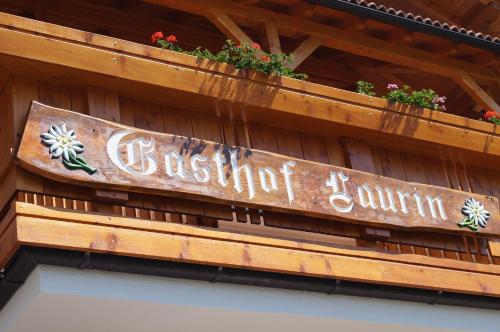 Certifikát, hodnocení, plakát nebo jiný dokument vystavený v ubytování Hotel Laurin
