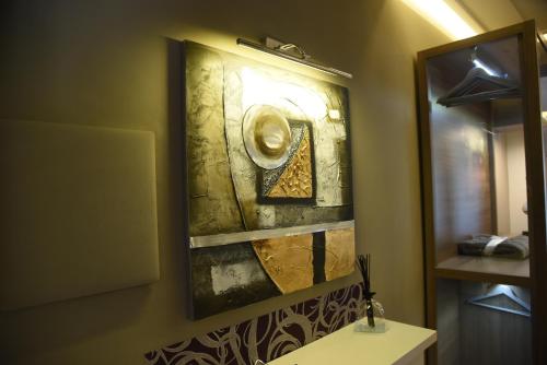 a bathroom with a painting on the wall at Hotel Niagara in Catanzaro Lido