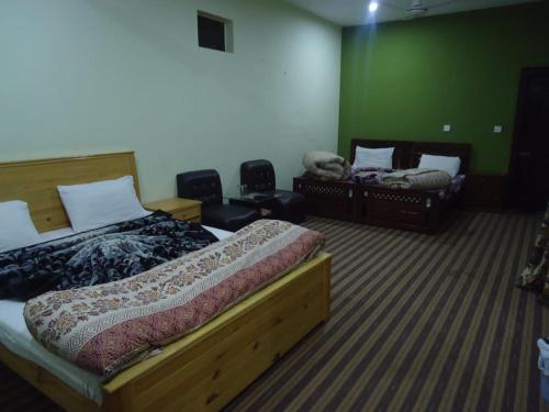 A bed or beds in a room at Hotel Mountain Track - Taranna Balakot