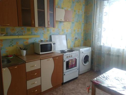 A cozinha ou cozinha compacta de Апартаменты "Всё рядом" на К. Маркса 22