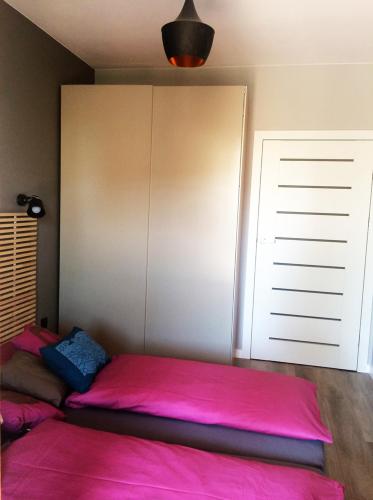 Katil atau katil-katil dalam bilik di Ambar Apartament
