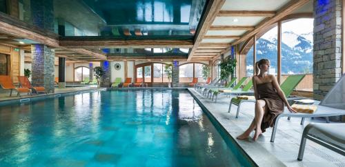 Bazén v ubytování CGH Résidences & Spas Les Chalets d'Angèle nebo v jeho okolí