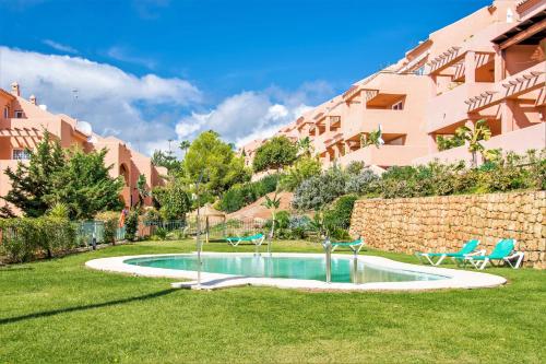 FREE One Bedroom Retreat in Elviria 내부 또는 인근 수영장