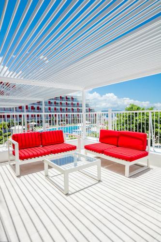 Gallery image of Grand Decameron Cornwall Beach, A Trademark All-Inclusive Resort in Montego Bay