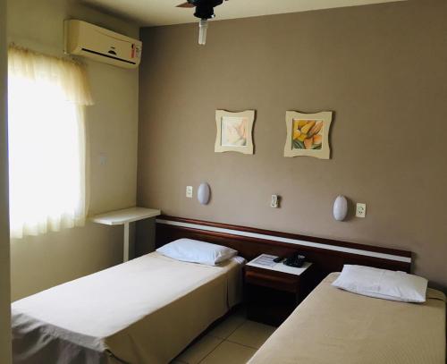 Cama ou camas em um quarto em Hotel Cambirela