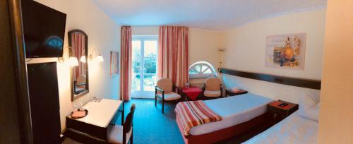 Ένα ή περισσότερα κρεβάτια σε δωμάτιο στο Landhotel Töns