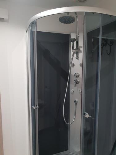 Kylpyhuone majoituspaikassa villa pura vida