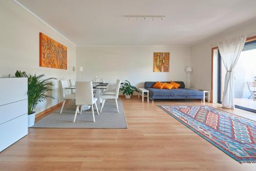 Algarve Oceanfront Luxury Apartment w Pool