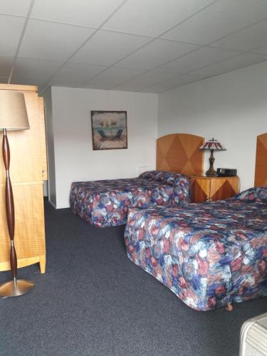 Suitcase Motel & Travel – Photos 3