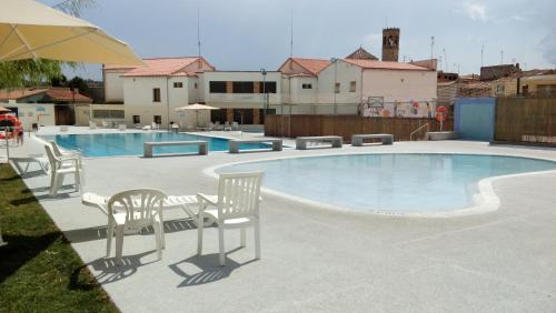 בריכת השחייה שנמצאת ב-Casa Ca l'Esperanso או באזור