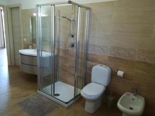 Bilik mandi di B&B la spiaggetta di Stazzo